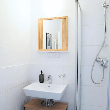 Cozy I 5x Einzelbetten I Küche I Wifi I Hd Tv I Balkon I Erdgeschoss I Self Check-in * Halle (Saale)
