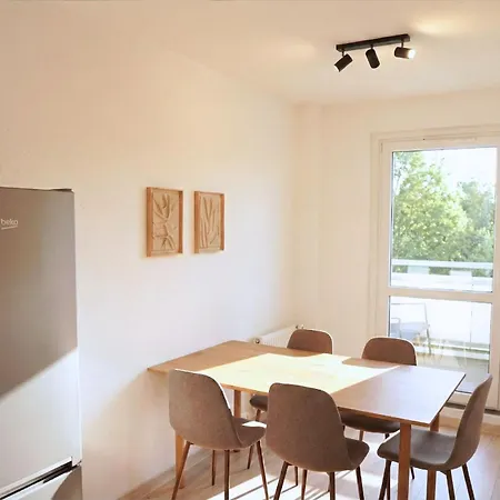 Cozy I 5x Einzelbetten I Küche I Wifi I Hd Tv I Balkon I Erdgeschoss I Self Check-in Apartment