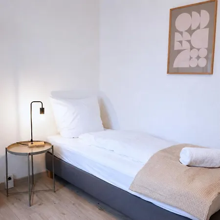 Cozy I 5x Einzelbetten I Kueche I Wifi I Hd Tv I Balkon I Erdgeschoss I Self Check-in * Halle (Saale)