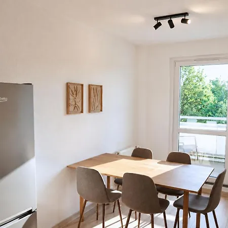 Cozy I 5x Einzelbetten I Kueche I Wifi I Hd Tv I Balkon I Erdgeschoss I Self Check-in * Halle (Saale)